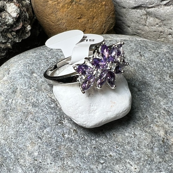 🔥Simulated amethyst & diamond flower ring size 7 or 8 - Picture 2 of 5